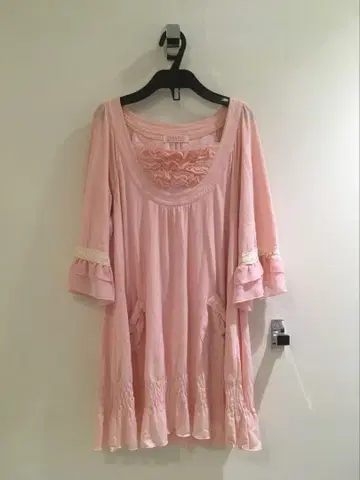 새상품 리즈리사 LIZLISA 핑크 프릴 달린 반소매 튜닉