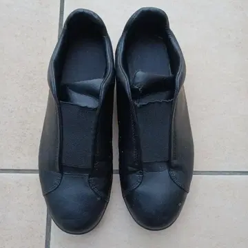 블랙 슬립온 스니커즈 합성 피혁