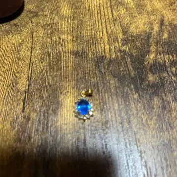 파란 스톤이 달린 오벌 참