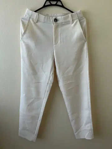 화이트 캐주얼 팬츠 사이드 포켓 포함