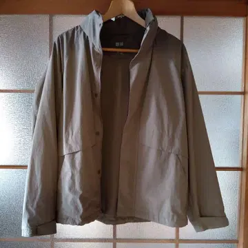 유니클로 윈드프루프 스탠드 블루종 카키