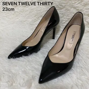 새상품급 세븐틴엘르 에나멜 스틸레토 V컷 블랙