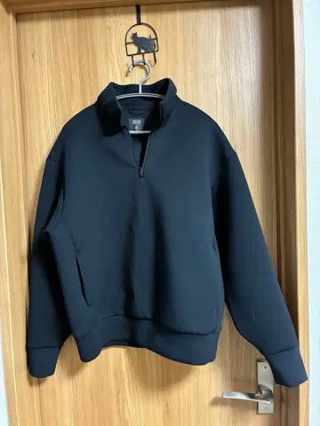 UNIQLO 블랙 하프 지퍼 맨투맨 셋업