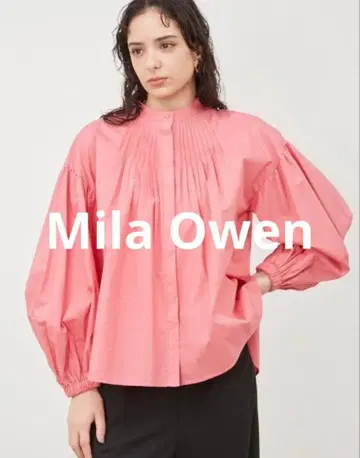 Mila Owen 핀턱 스탠드 카라 소매 볼륨 블라우스