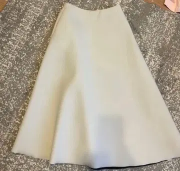 LOULOU WILLOUGHBY 화이트 플레어 스커트 S 사이즈