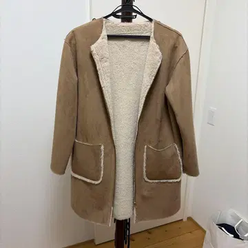 베이지 스웨이드풍 롱 코트