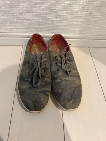 TOMS 카모플라쥬 스니커즈