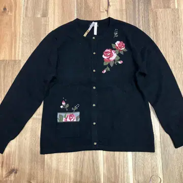 꽃무늬 블랙 컬러 캐시미어 100% 니트 naturale