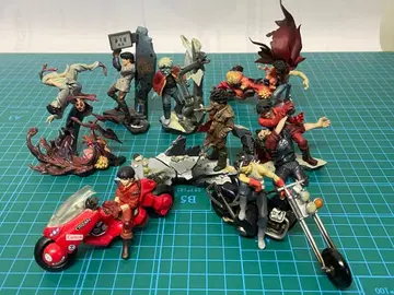 아키라 피규어 8체