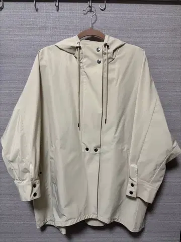 VACHERMENT 후드 부착 자켓 베이지