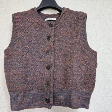 BEAUTY&YOUTH 프론트 버튼 믹스 컬러 니트 베스트