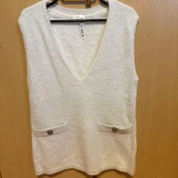 새상품급 투모로우랜드 DES PRES 폭스 캐시미어 V넥 베스트