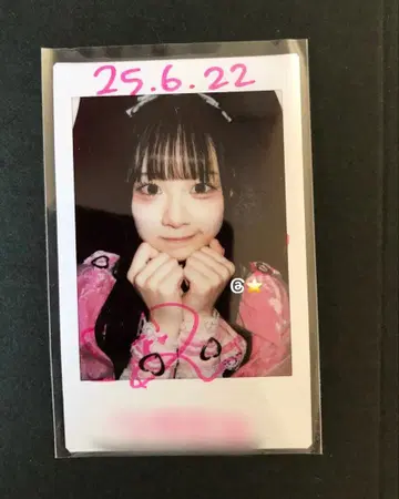 MEGAFON 사인 폴라로이드