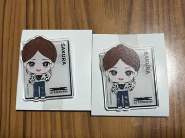 LE SSERAFIM 사쿠라 아크릴 배지