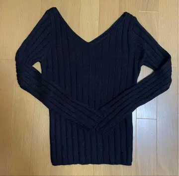 VICKY COUTURE 블랙 V넥 긴팔 니트