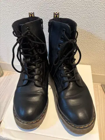 블랙 워크 부츠 사이드 지퍼 부착