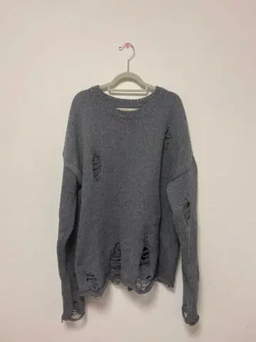 그레이 데미지 가공 니트