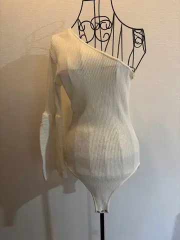 L IHUA 메종 드 리퍼 비대칭 리브 바디수트