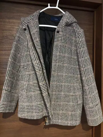 체크 무늬 후드 부착 자켓