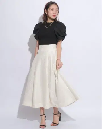 저스길리티 퀼팅 플레어 스커트