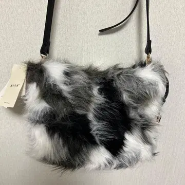 MIAM 숄더백 퍼 블랙 화이트