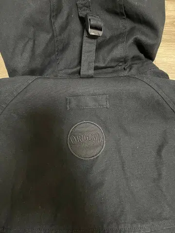 텐더 로인 덕 후드 부착 블랙 자켓