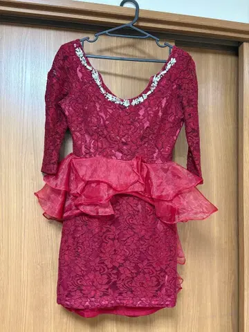 빨간색 레이스 미니 드레스 비쥬 포함