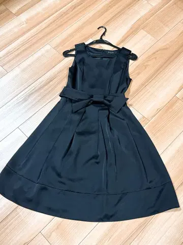 블랙 벨트 포함 플레어 드레스