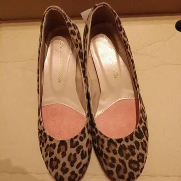 미사용 새상품 레오파드 무늬 펌프스 22.5cm