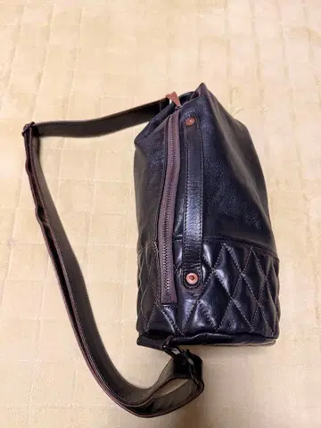 토이즈 맥코이 바디백