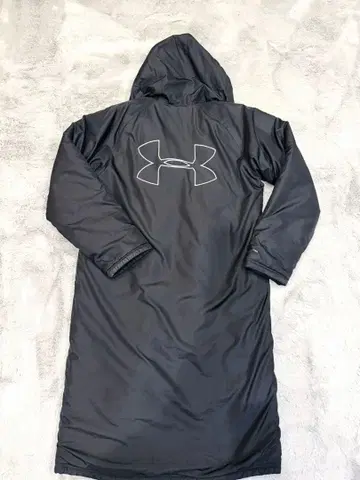 언더아머 벤치 코트 SM 사이즈 블랙