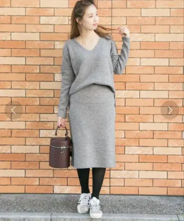 어반 리서치 그레이 니트 V넥 셋업