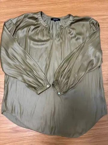 UNTITLED 올리브 그린 긴팔 셔츠