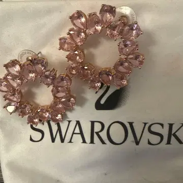 스와로브스키 핑크 크리스탈 후프 귀걸이