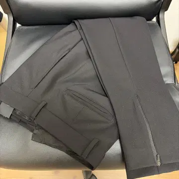 PT 토리노 블랙 슬랙스 키네틱 패브릭