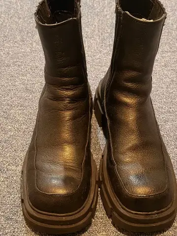 사이드 고어 부츠 블랙 가죽 통굽