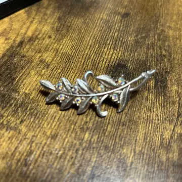 실버 크리스탈 잎 브로치