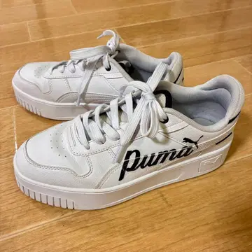 Puma 화이트 스니커즈 23.5cm
