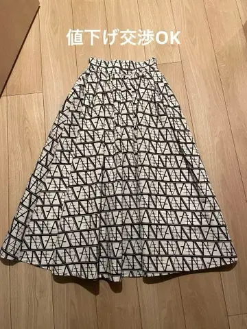 [ 새상품급 ] 아뉴앙스 지오메트릭 모노그램 볼륨 플레어 스커트