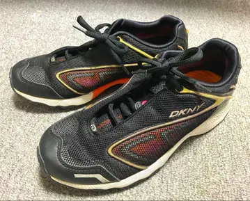[ 새상품급 ] DNKY 다나카란 러닝화 23.5