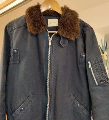 WHIZ LIMITED 퍼 카라 부착 밀리터리 자켓