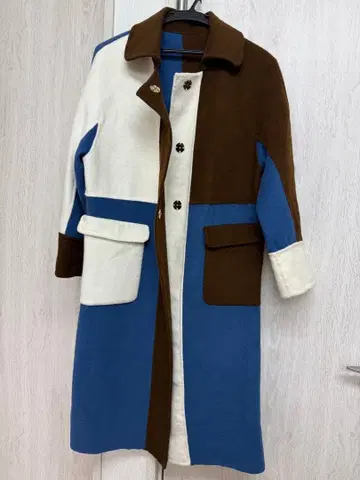 패널 디자인 롱 코트 브라운/화이트/블루
