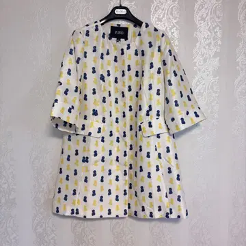 유니크 패턴 플레어 슬리브 코트