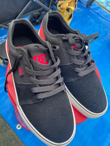 DC 블랙/빨간색 스니커즈