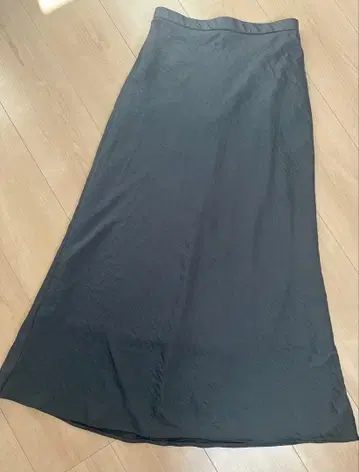 블랙 플레어 스커트 뒷지퍼