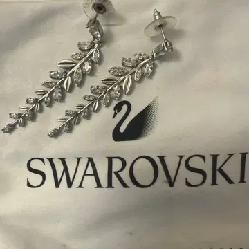 Swarovski 리프 디자인 롱 귀걸이