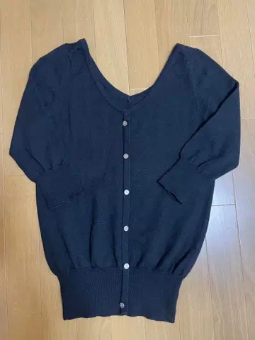 VICKY COUTURE 블랙 V넥 니트 7부 소매