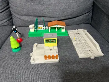 프라레일 역 건물과 신호기 세트