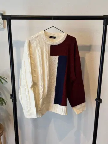 EMODA 케이블 니트 블록 컬러 스웨터