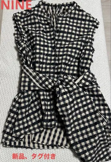 [새상품, 택 포함] NINE 페플럼 슬리브리스 상의